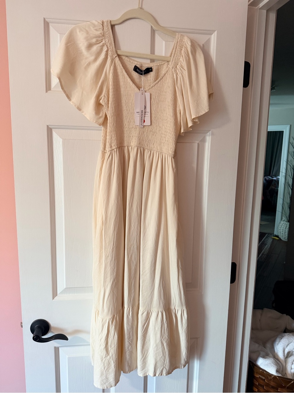 NWT Women S Cream Flutter-Sleeve Smocked Bodice Dress